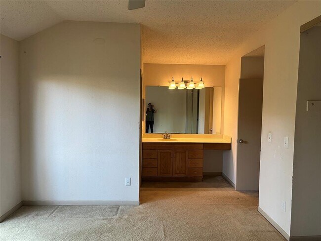 Building Photo - 9618 Oldenburg Ln