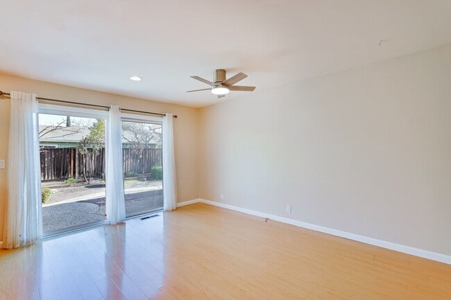 Building Photo - Spacious 1780 Sq Ft -  4b2b home in South San Jose