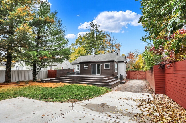 Building Photo - 233 W Westfield Blvd