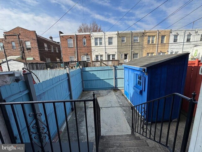 Building Photo - 2726 S 8th St