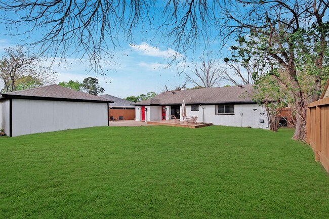 Building Photo - 323 Gentilly Dr