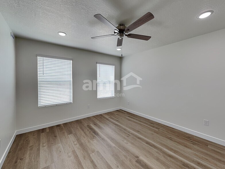 Building Photo - 1256 W Mahogany St