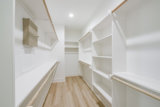 Building Photo - 5630 Balbo St