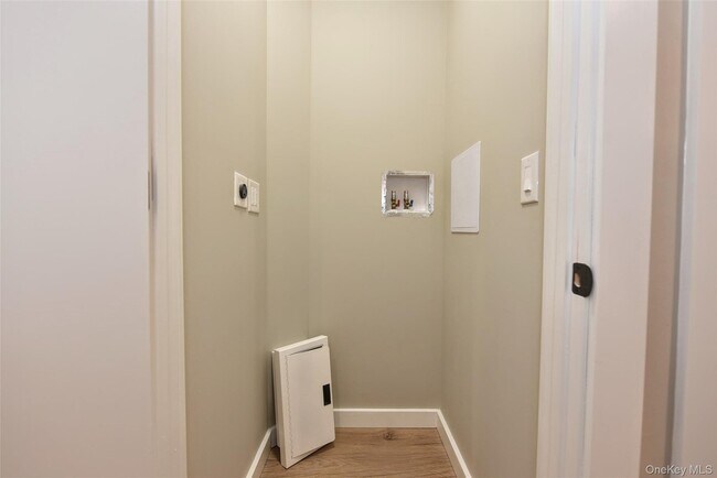 Building Photo - 127 Pine St