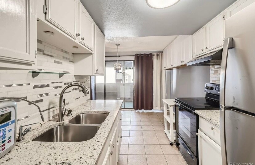 Building Photo - 9757 E Peakview Ave