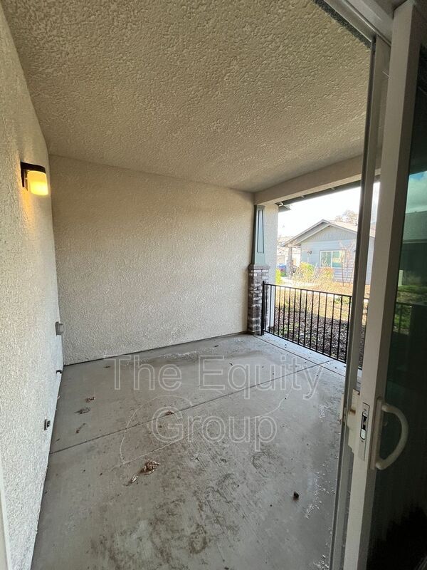 Building Photo - 510 S Summit St