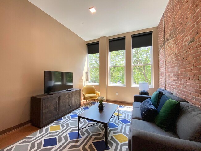 Building Photo - 83 Hanover St