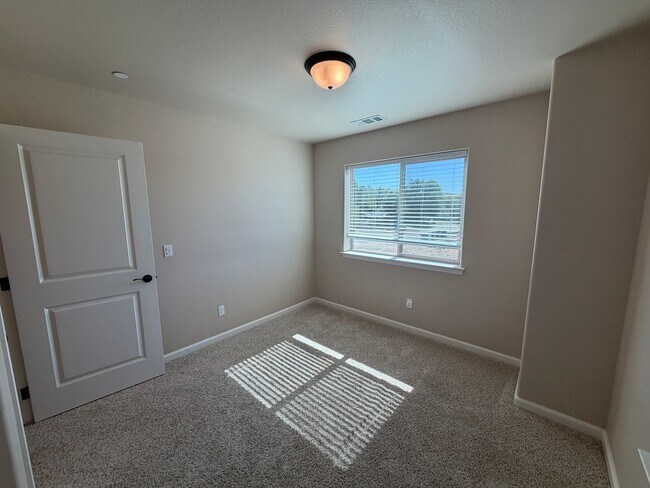 Building Photo - 1194 Velarde Cir