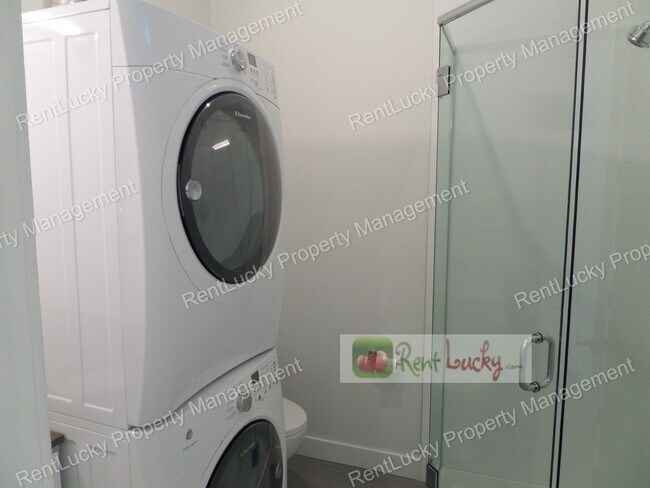 Building Photo - Spectacular VIEW 2 Bedroom+Den Townhome, Zoned For Residential & Commercial Use! Live and Work in...