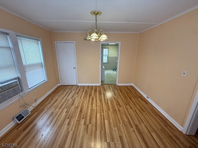 Building Photo - 23 E Hanover Ave