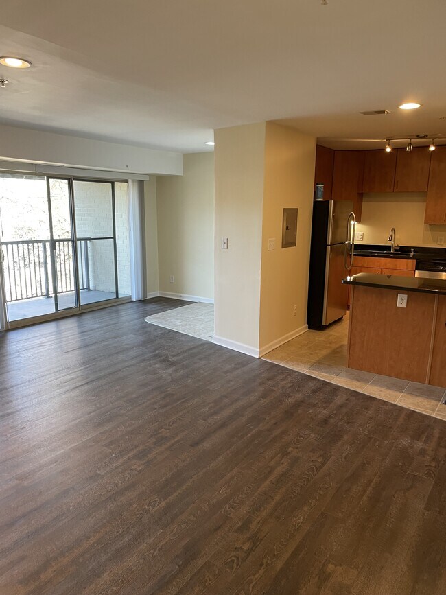 Building Photo - 1142 Cove Rd