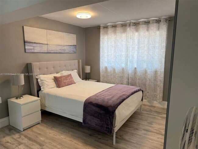 Building Photo - 245 189th Terrace