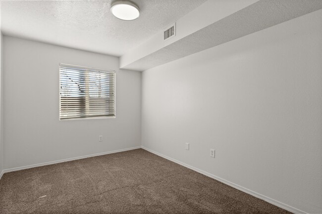 Building Photo - 11040 Vistazo Pl SE