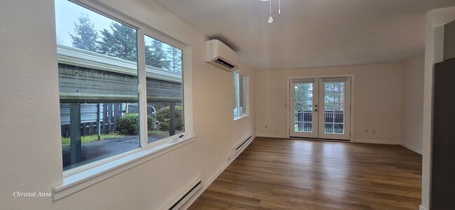 Building Photo - Updated 3 bedroom with a bonus room