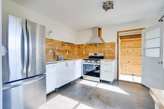 Building Photo - Historic Coquina Meets Modern Finishes 2 Bedroom 1 Bath Duplex in the Heart of Flagler Beach