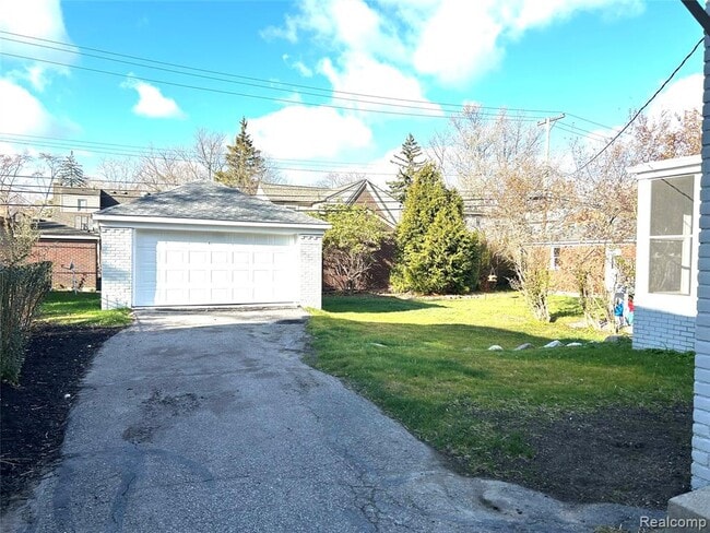 Building Photo - 26085 Humber St