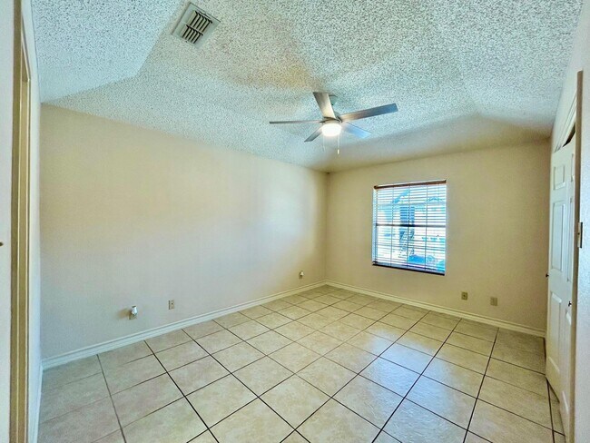 Building Photo - 201 Martingale