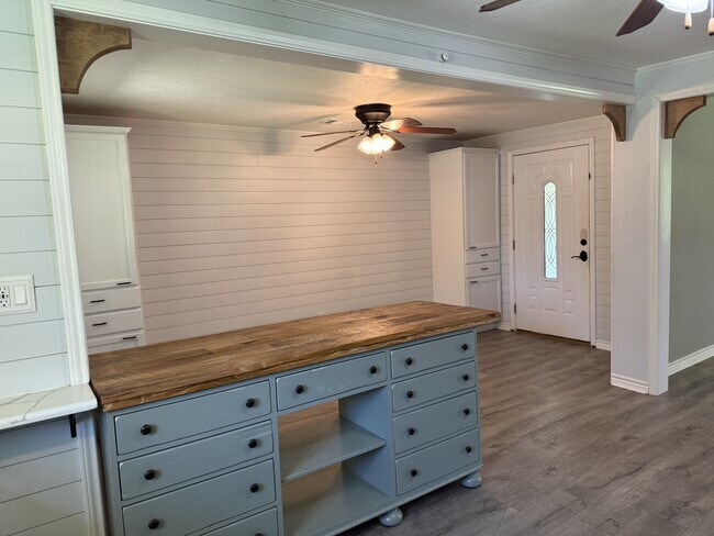 Building Photo - 165 Dogwood Ln