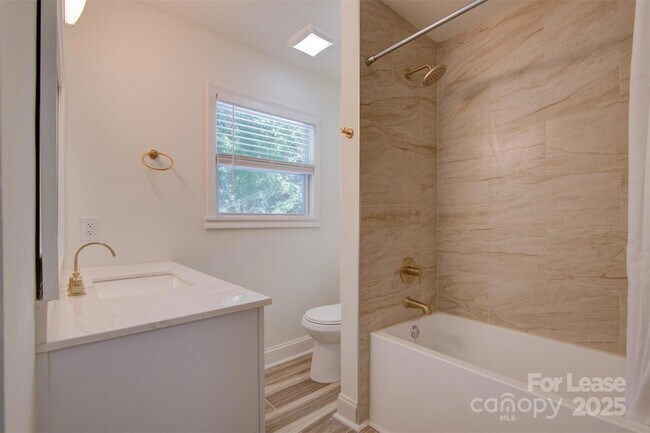 Building Photo - 3900 Rhodes Ave