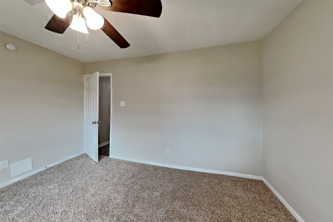 Building Photo - 5511 Pipingwood Dr