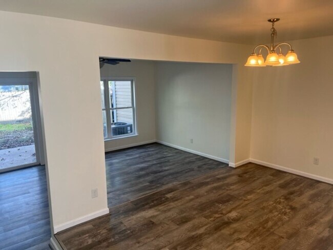Building Photo - 5382 Leicester Ct
