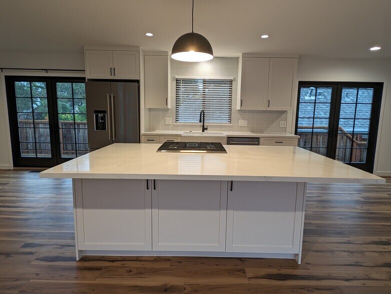 Building Photo - 4977 Hoen Ave