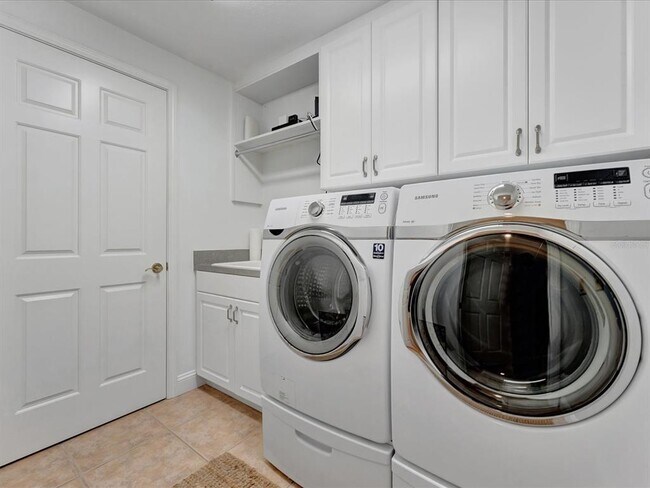 Building Photo - 555 5th Ave NE