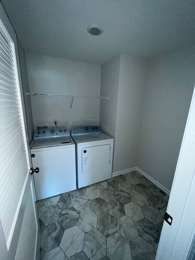 Building Photo - Charming 3 Bedroom Home Located In Zebulon NC!!!