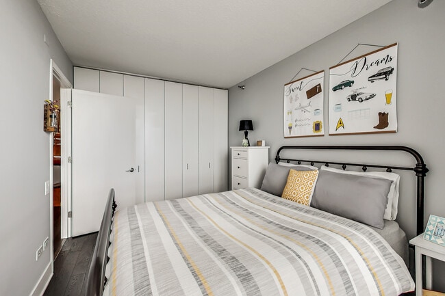 Building Photo - 400 N La Salle Dr