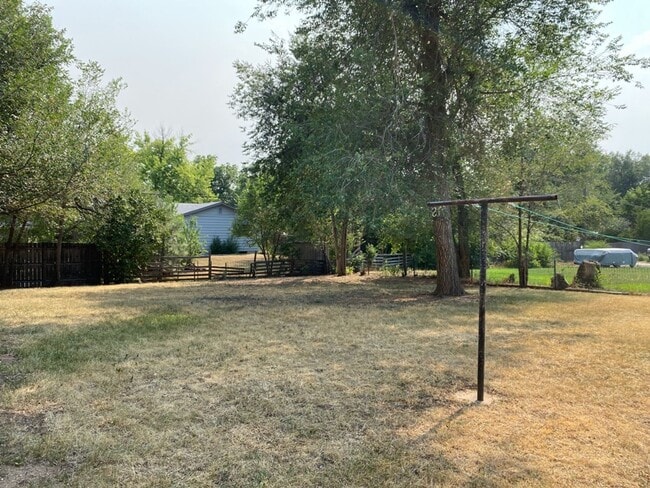 Building Photo - STUDENTS WELCOME! Ranch Home w/ Finished Basement, Fenced Yard and Two Kitchens