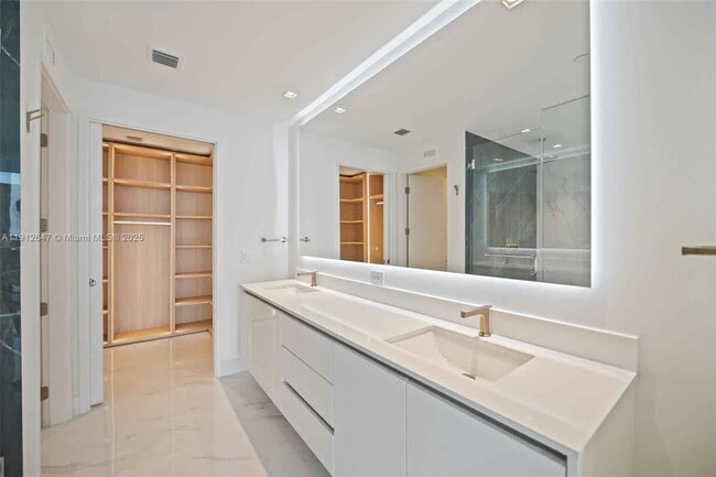 Building Photo - Northeast 24th Street, Miami, FL 33137 - 2 BR 2 BA condo