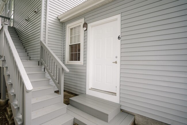 Building Photo - 293 Fayette St