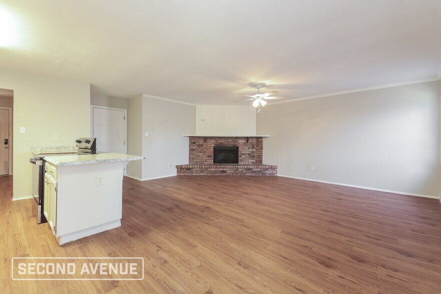 Building Photo - 416 Woodcrest Way