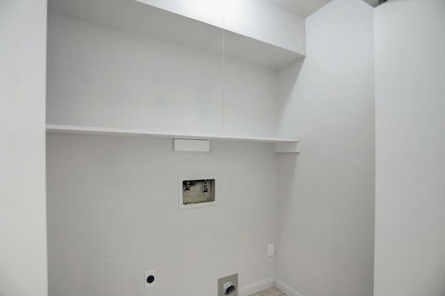 Building Photo - 12609 Veterans Memorial Dr