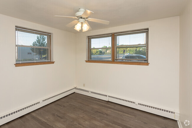 2BR, 1BA - 800SF - Dunlap Apartments