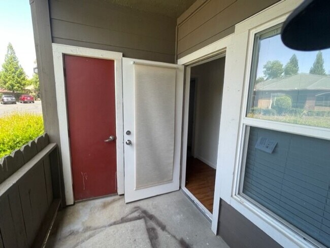 Building Photo - Condo for Rent – Antelope, CA