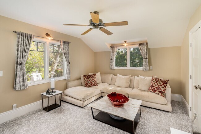 Building Photo - Beautiful 2 story home in desirable Diablo...