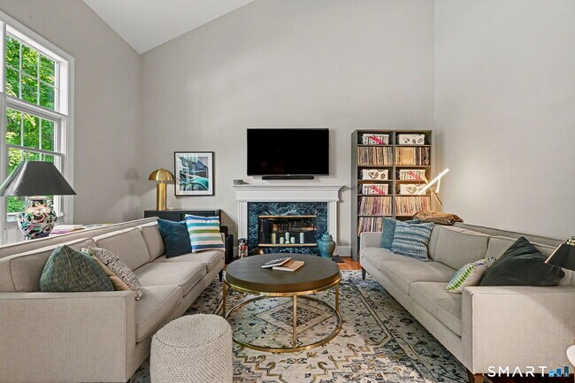 Building Photo - 1 Silvermine Rdg