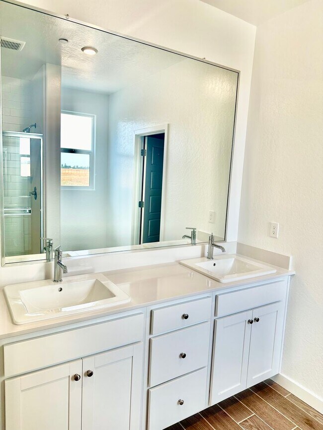 Building Photo - BRAND NEW 5/3 Lennar In Riverstone Community