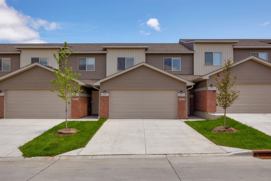 Building Photo - Destination 141