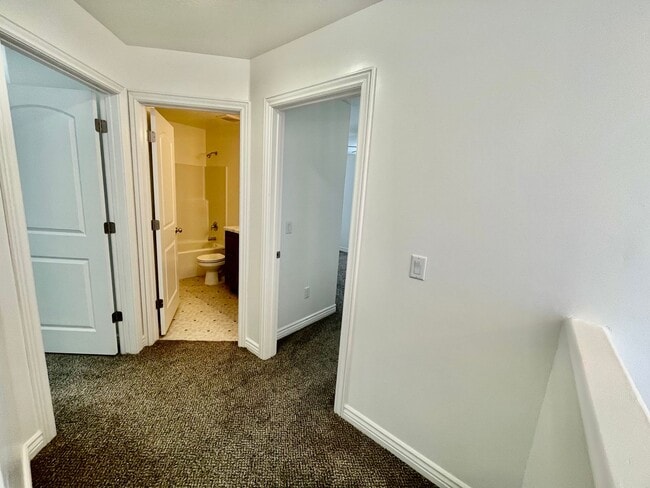 Building Photo - Adorable 3-Bedroom Townhome with 2-Car Garage in Cedar City