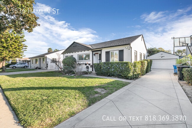 Building Photo - 13536 Hamlin St