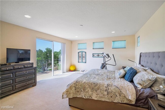 Building Photo - 4 br, 3 bath House - 12319 NW 77th Mnr