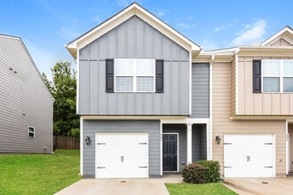 Building Photo - 402 Highwood Ln