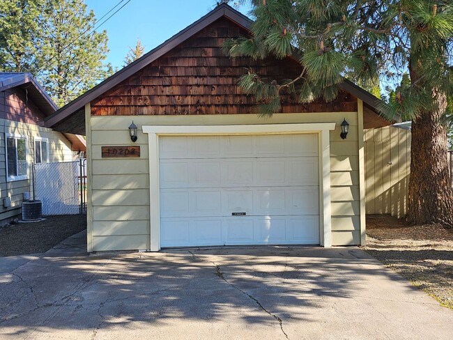 Building Photo - 10202 White Birch Ln