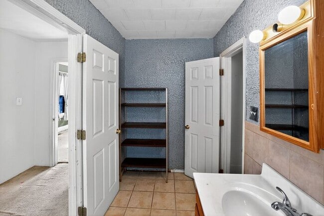 Building Photo - 3001 Myrtle Ave