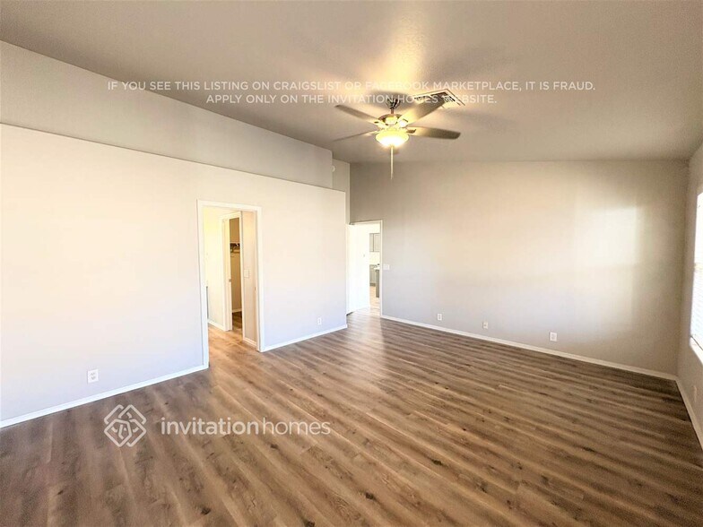 Building Photo - 8816 W Las Palmaritas Dr