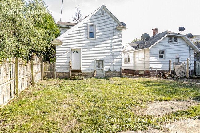 Building Photo - 2032  Fairfax-