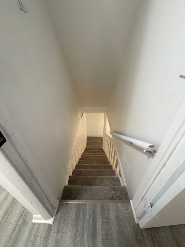 Building Photo - 312 Hill St