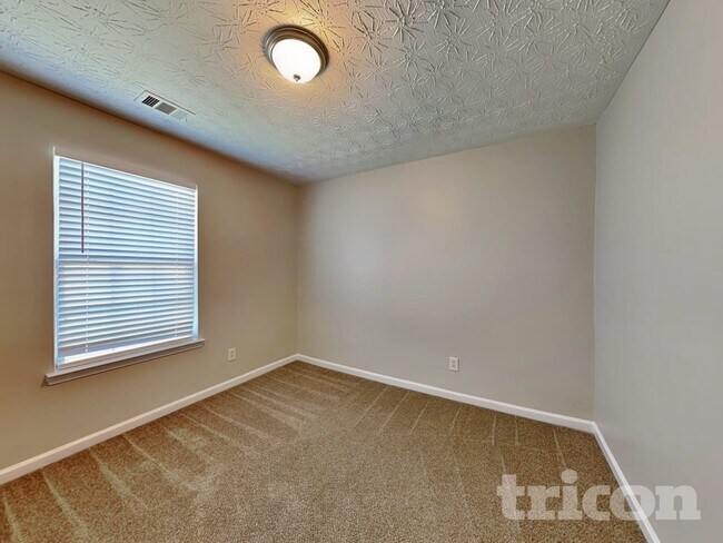 Building Photo - 305 Sarasota Ln